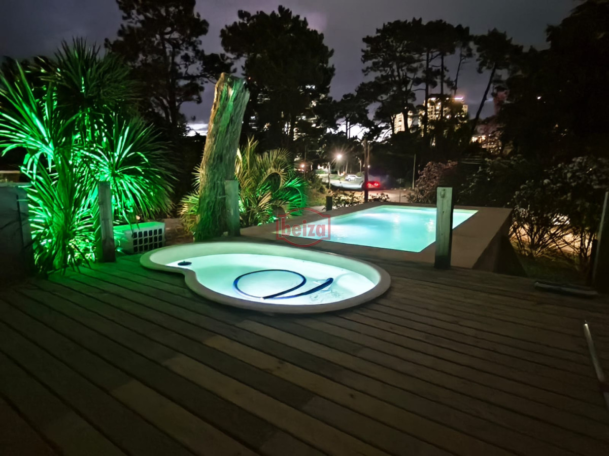 Casa ID.167190/En-venta-casa-de-3-dormitorios-en-Mansa,-Punta-del-Este-con-piscina- - Casa en Venta de 5 dormitorios en San Rafael , Punta del este 