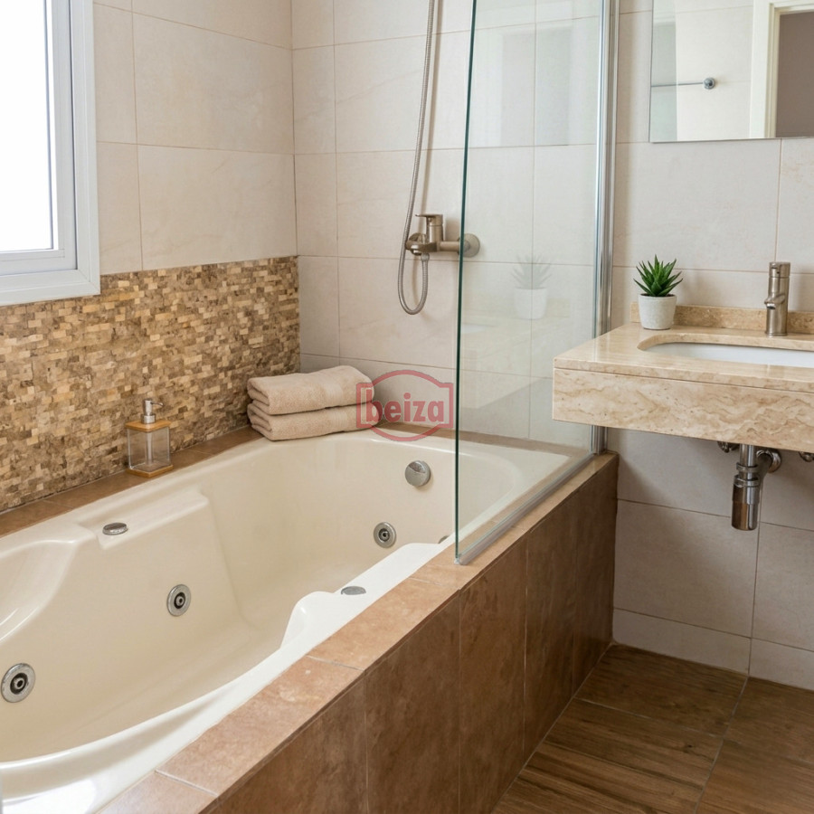 Casa ID.167192/Venta-casa-4-dormitorios-Barrio-Golf-Punta-del-Este - En venta casa de 3 dormitorios en Mansa, Punta del Este con piscina 