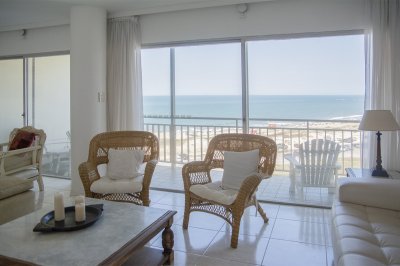 Oportunidad imperdible en primera linea a la brava, hermoso departamento. - NDM14950A