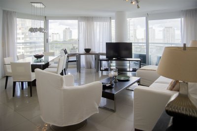 Alquila apartamento de 3 dormitorios en Roosevelt, Punta del Este