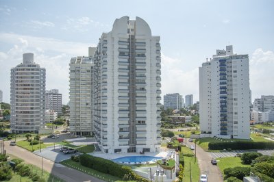 Oportunidad imperdible en primera linea a la brava, hermoso departamento. - NDM14950A