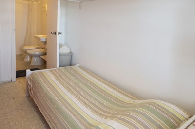 Vende apartamento con balcon y 3 dormitorios en Península Punta del Este - NDM24175A