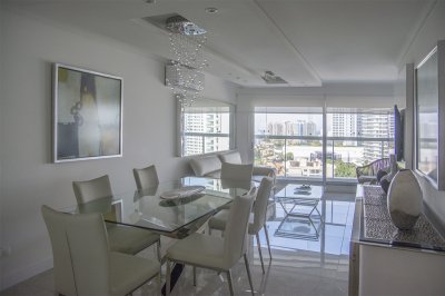 Excelente departamento de 2 dormitorios en venta, terraza con parrillero. Miami Boulevard II
