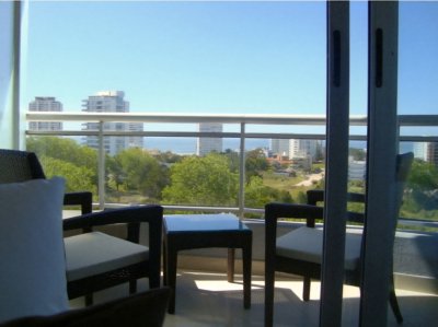 En venta apartamento de 3 dormitorios en  Punta del este, con hermosa vista