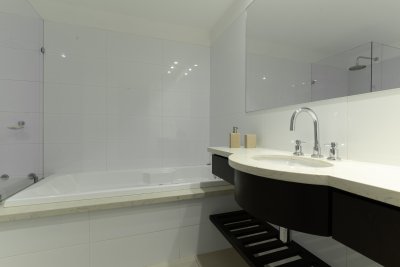 Alquila departamento de 3 dormitorios en suite en Brava- Punta del Este - NDM20201A