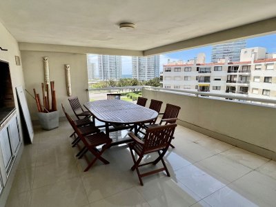 Vende Lujoso departamento de 4 suites en Brava Punta del Este - NDM20472A