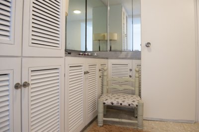 Vende apartamento con balcon y 3 dormitorios en Península Punta del Este - NDM24175A