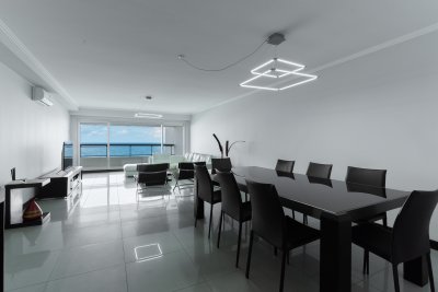 Alquila departamento de 3 dormitorios en suite en Brava- Punta del Este - NDM20201A