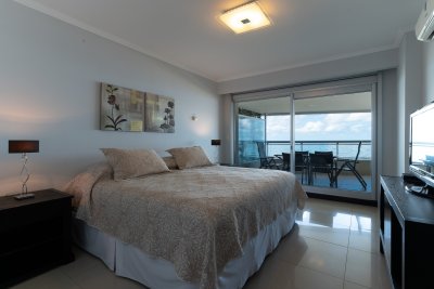 Alquila departamento de 3 dormitorios en suite en Brava- Punta del Este - NDM20201A