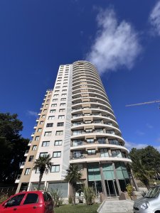 En venta apartamento con excelente vista, de 3 dormitorios en Roosevelt.