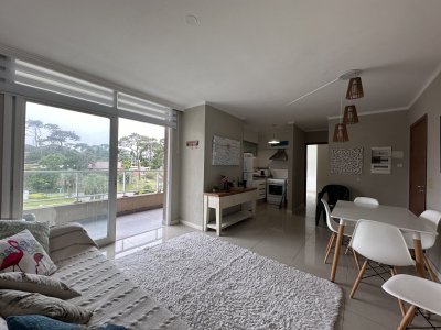 Vende apartamento en playa mansa de 1 dormitorio con parrillero, Punta del Este  - NDM24651A
