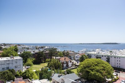 Vende apartamento con balcon y 3 dormitorios en Península Punta del Este - NDM24175A