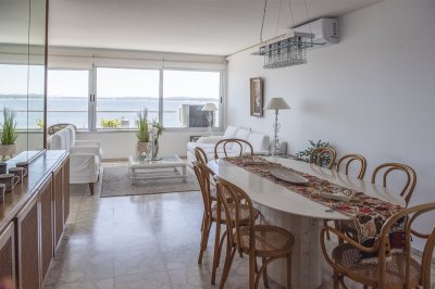 Vende apartamento con balcon y 3 dormitorios en Península Punta del Este - NDM24175A