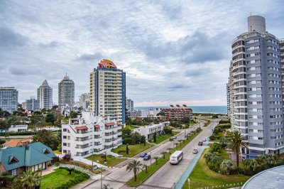 Apartamento en venta de 3 dormitorios en Punta del Este