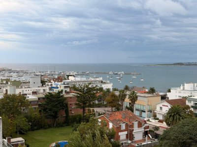 Apartamento en peninsula con vistas hacia la bahia Punta del este