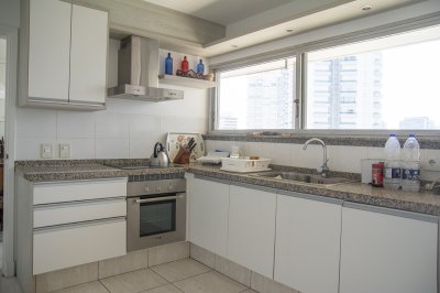 Oportunidad imperdible en primera linea a la brava, hermoso departamento. - NDM14950A