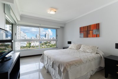 Alquila departamento de 3 dormitorios en suite en Brava- Punta del Este - NDM20201A