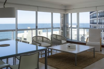 Apartamento de 2 dormitorios con vista al mar en venta en Peninsula.
