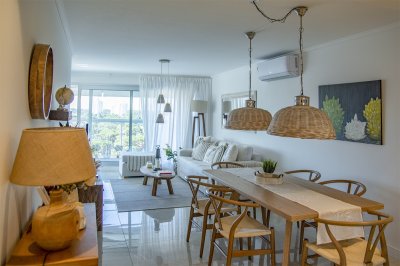 Apartamento 2 dormitorios en venta a metros del mar, Punta del Este