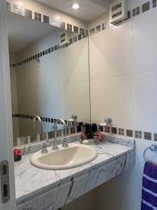 Se vende apartamento de 3 dormitorios más dependencia completa en Punta del Este. Terraza con parrillero propio.  - NDM8180A