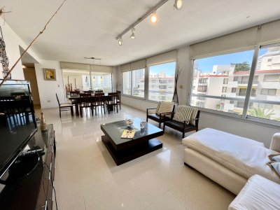 Vende Lujoso departamento de 4 suites en Brava Punta del Este - NDM20472A