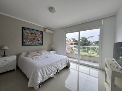 Vende apartamento en playa mansa de 1 dormitorio con parrillero, Punta del Este  - NDM24651A