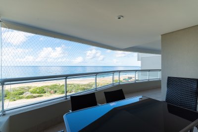 Alquila departamento de 3 dormitorios en suite en Brava- Punta del Este - NDM20201A