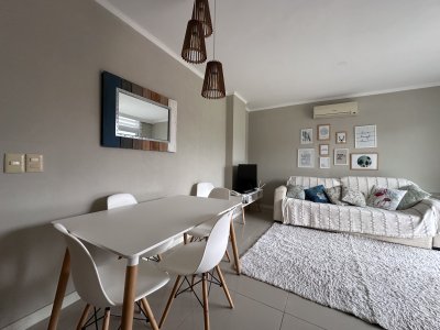 Vende apartamento en playa mansa de 1 dormitorio con parrillero, Punta del Este  - NDM24651A