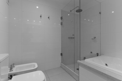 Alquila departamento de 3 dormitorios en suite en Brava- Punta del Este - NDM20201A