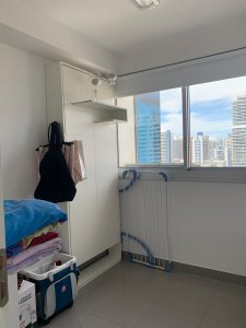 Se vende apartamento de 3 dormitorios más dependencia completa en Punta del Este. Terraza con parrillero propio.  - NDM8180A