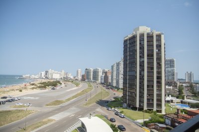 Oportunidad imperdible en primera linea a la brava, hermoso departamento. - NDM14950A