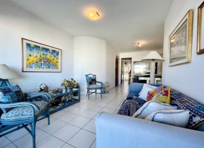  Apartamento en Mansa - Punta del Este en venta de 3 dormitorios.