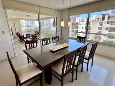 Vende Lujoso departamento de 4 suites en Brava Punta del Este - NDM20472A