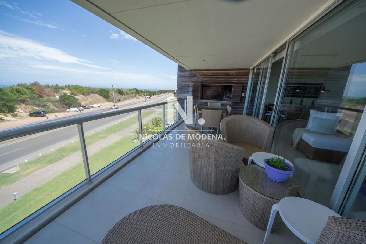 Departamento en venta frente al mar, 4 dormitorios. Playa Brava - NDM17685A