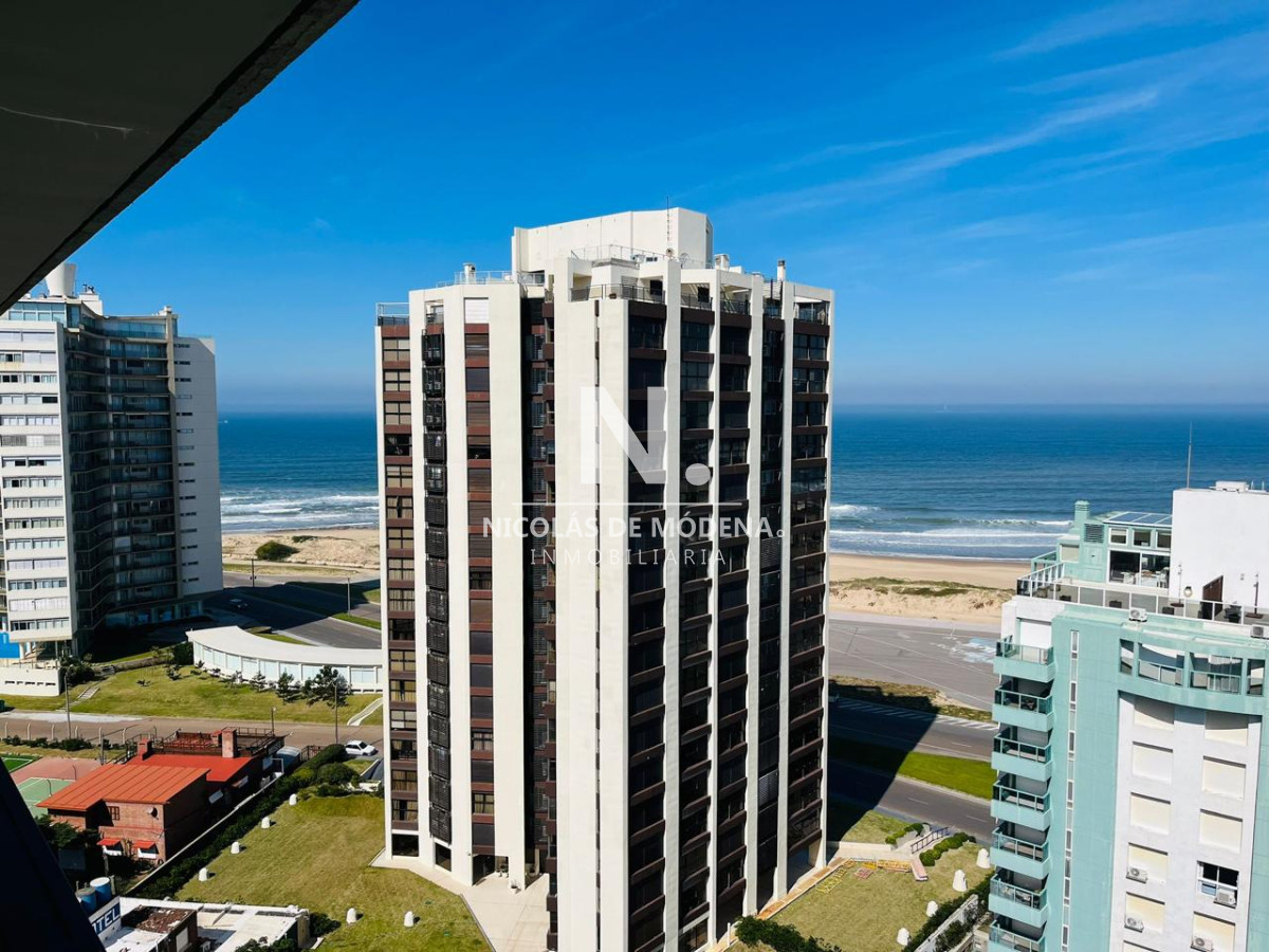 Vende apartamento de 2 dormitorios en Punta del Este. Financia  - NDM7241A