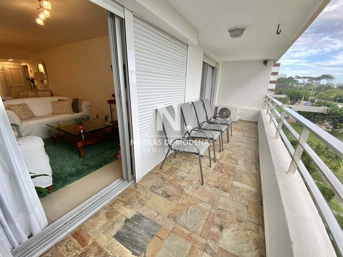 Vende impecable apartamento de 3 dormitorios, en Mansa, Punta del Este