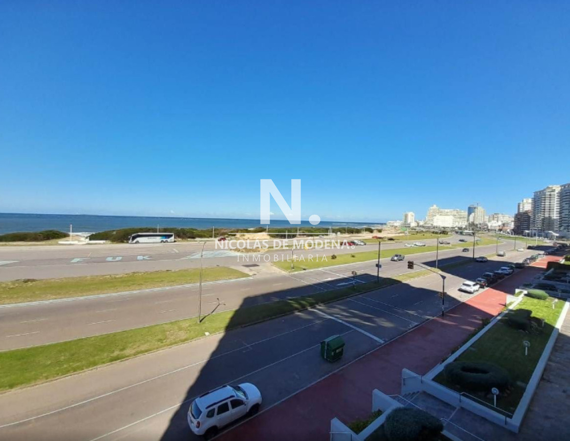 Vende apartamento de 4 dormitorios en Brava, Punta del Este. - NDM25829A
