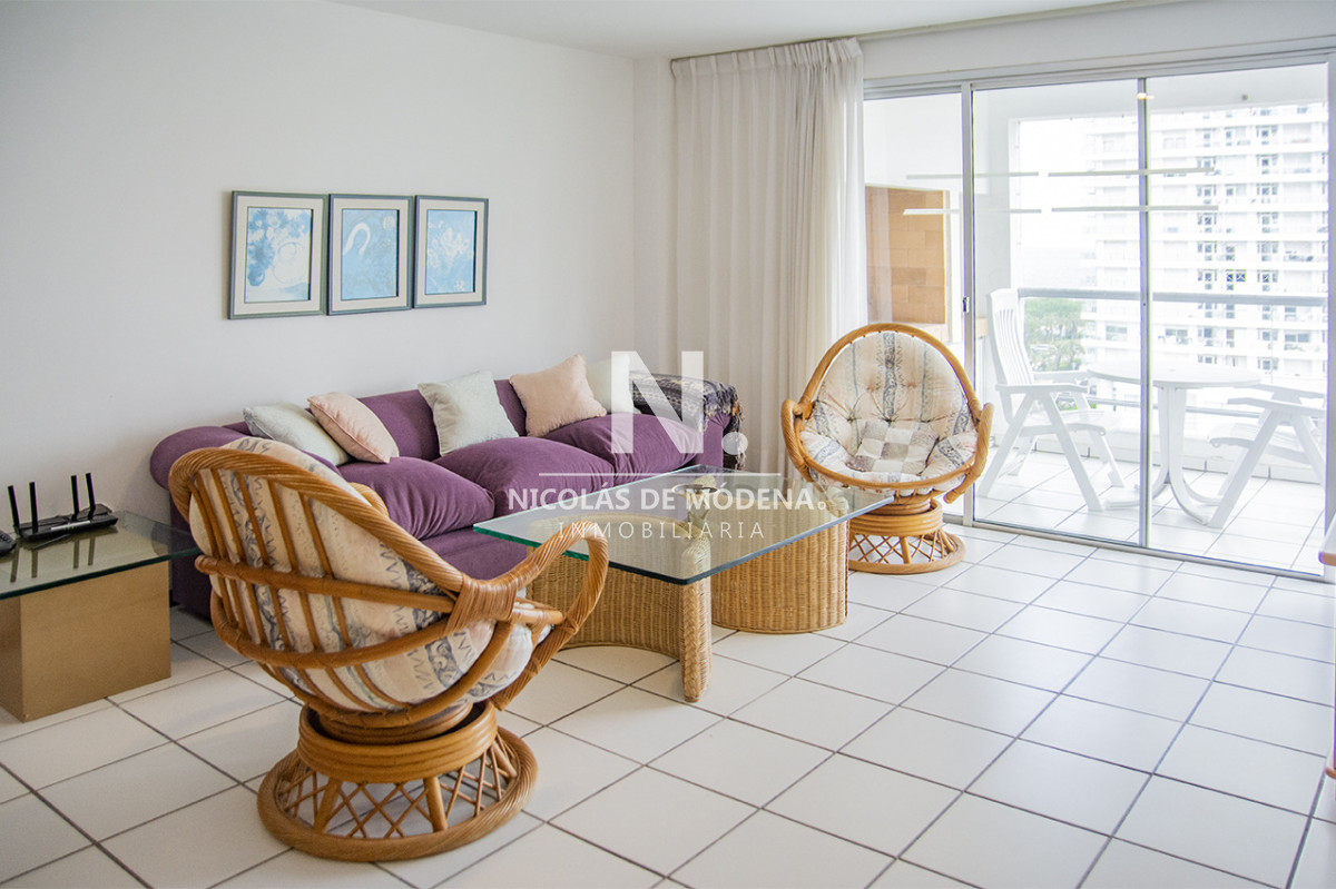 Apartamento de 3 dormitorios a la venta en playa Mansa Punta del Este - NDM28504A