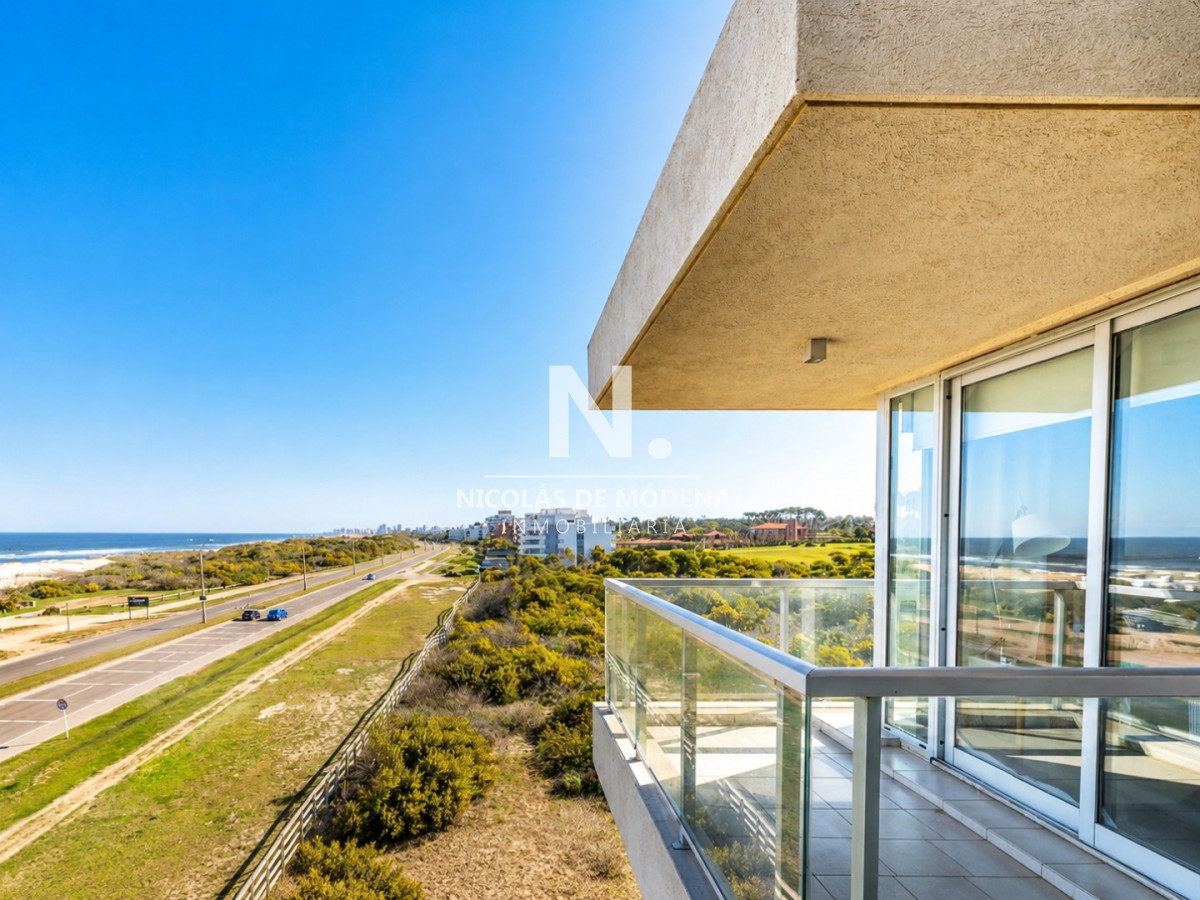 En venta apartamento de 3 dormitorios en Brava primera linea frente al mar - NDM30618A
