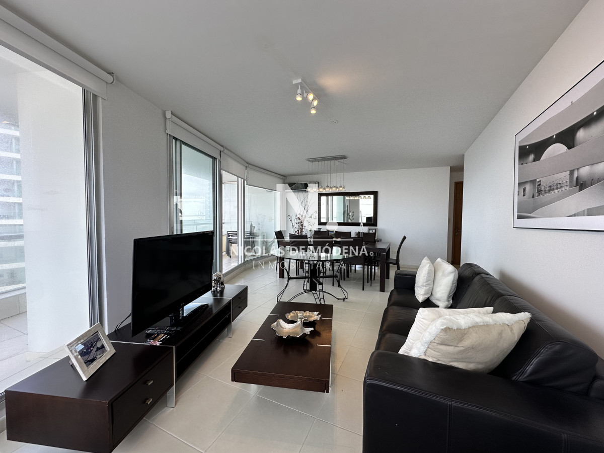 Vende apartamento de 3 dormitorios en Seasons Tower, Punta del Este - NDM7914A