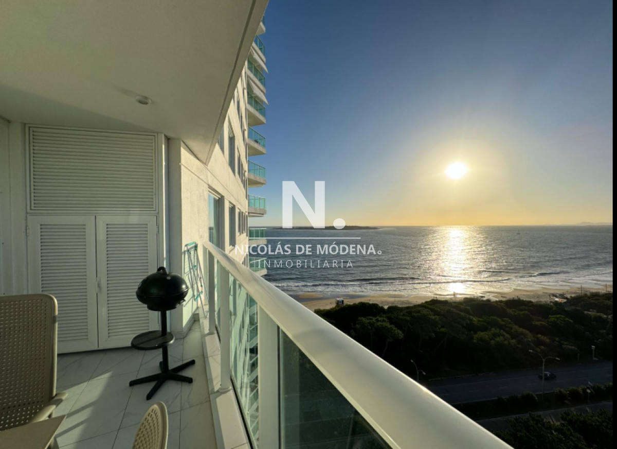 En venta impecable apartamento de 2 dormitorios en Mansa, Punta del Este. - NDM25092A