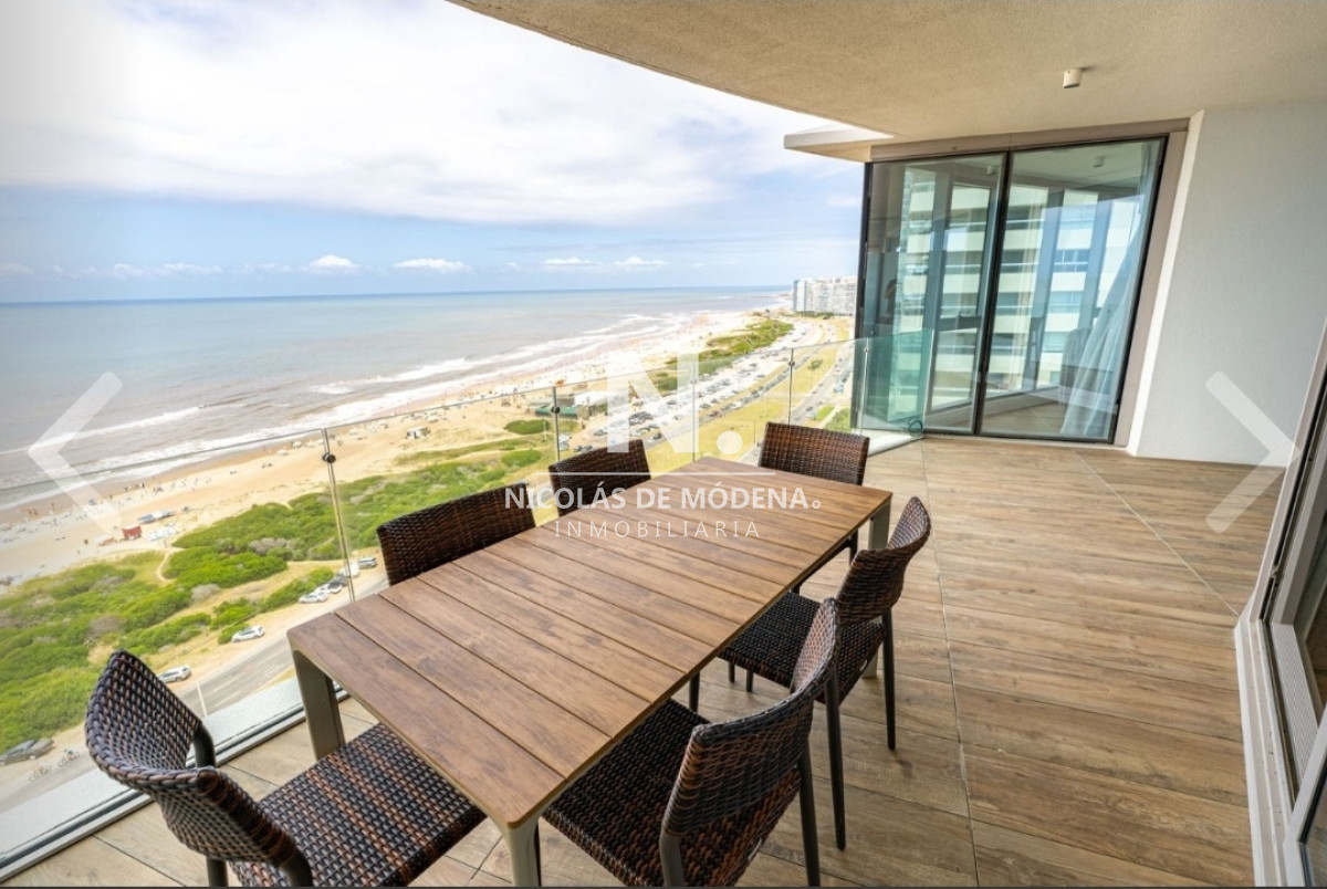 En venta apartamento con vista al mar de 3 dormitorios en playa Brava, Punta del Este - NDM27844A