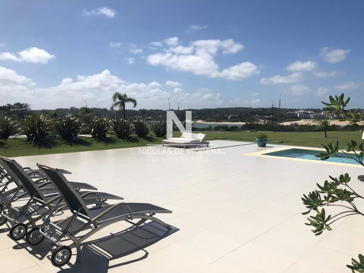 APARTAMENTO, 3 DORMITORIOS Y DEP., PLAYA BRAVA, PUNTA DEL ESTE, VENTA - NDM12296A