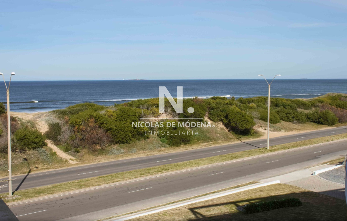 DEPARTAMENTO, 3 DORMITORIOS Y SERVICIO, PUNTA DEL ESTE, PLAYA BRAVA - NDM29624A