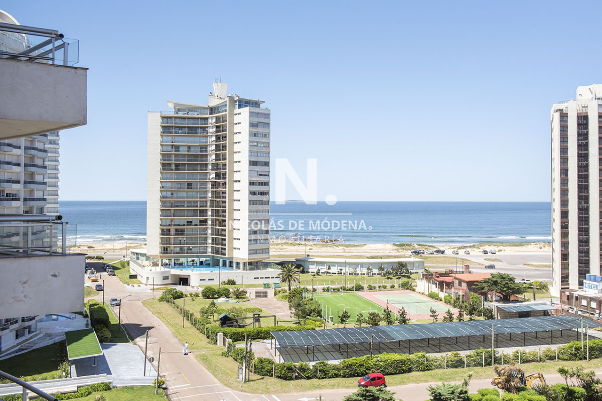 Alquila apartamento en Brava, Punta del Este de 3 dormitorios con excelente vista - NDM10226A