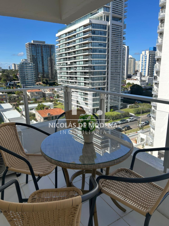 Alquila apartamento con hermosa vista de 1 dormitorio y medio en Brava, Punta del Este - NDM27962A