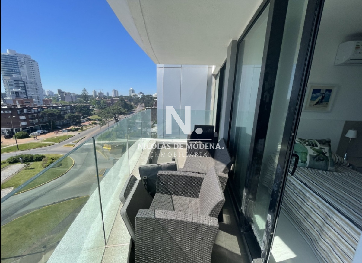 Se vende apartamento de 2 dormitorios en Mansa Punta del Este. - NDM23671A