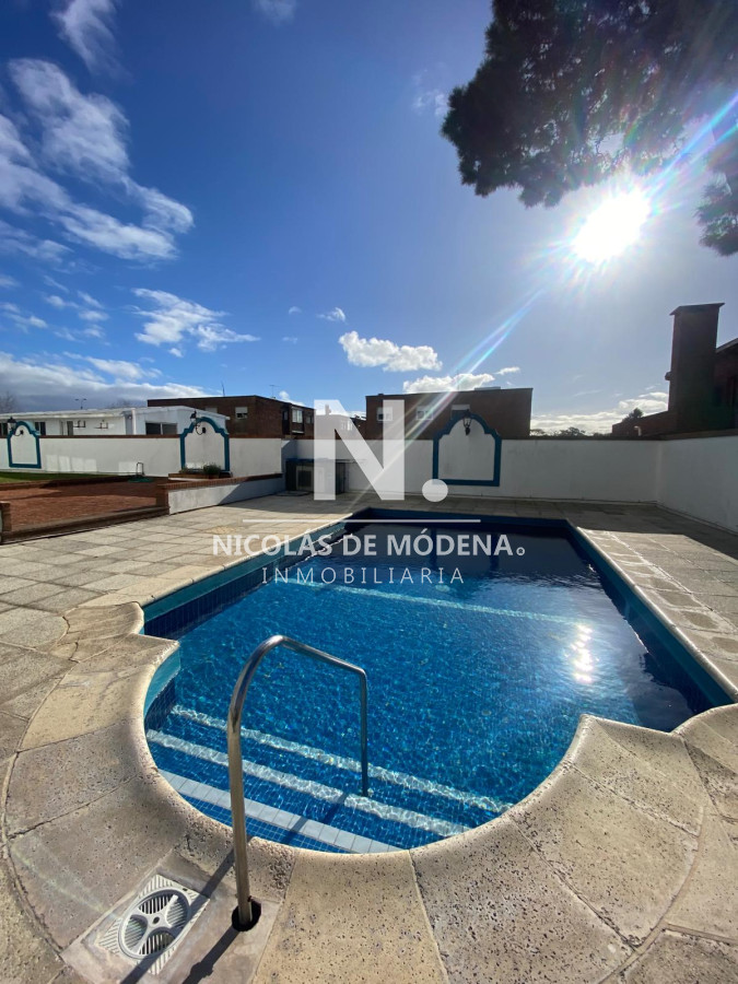 Vende impecable apartamento de 2 dormitorios en Roosevelt, Punta del Este - NDM22957A