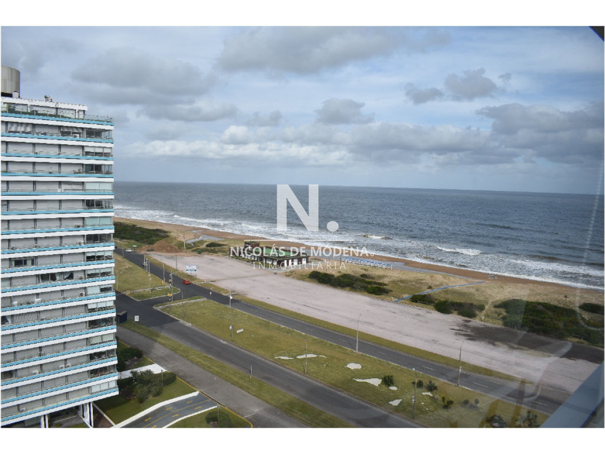 Departamento en playa brava, primera linea.