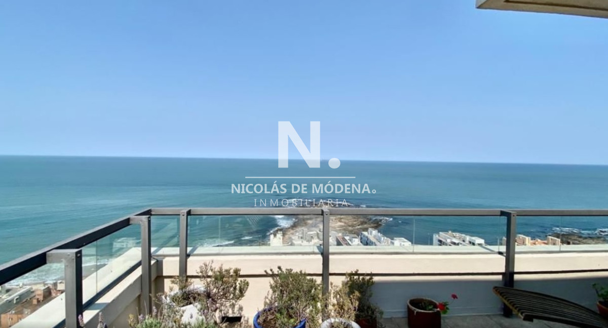 Penthouse en venta, 3 dormitorios con vista al mar. Punta del Este. - NDM18916A